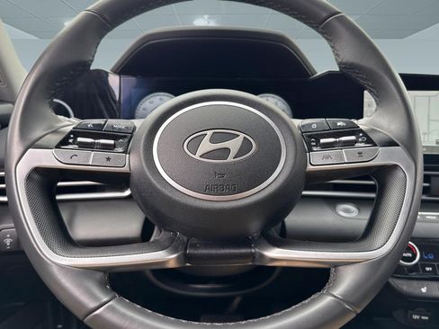 Used 2025 Hyundai Elantra SEL FWD image 18