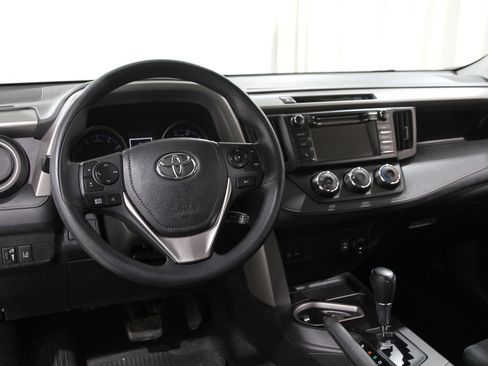 Used 2018 Toyota RAV4 LE image 6