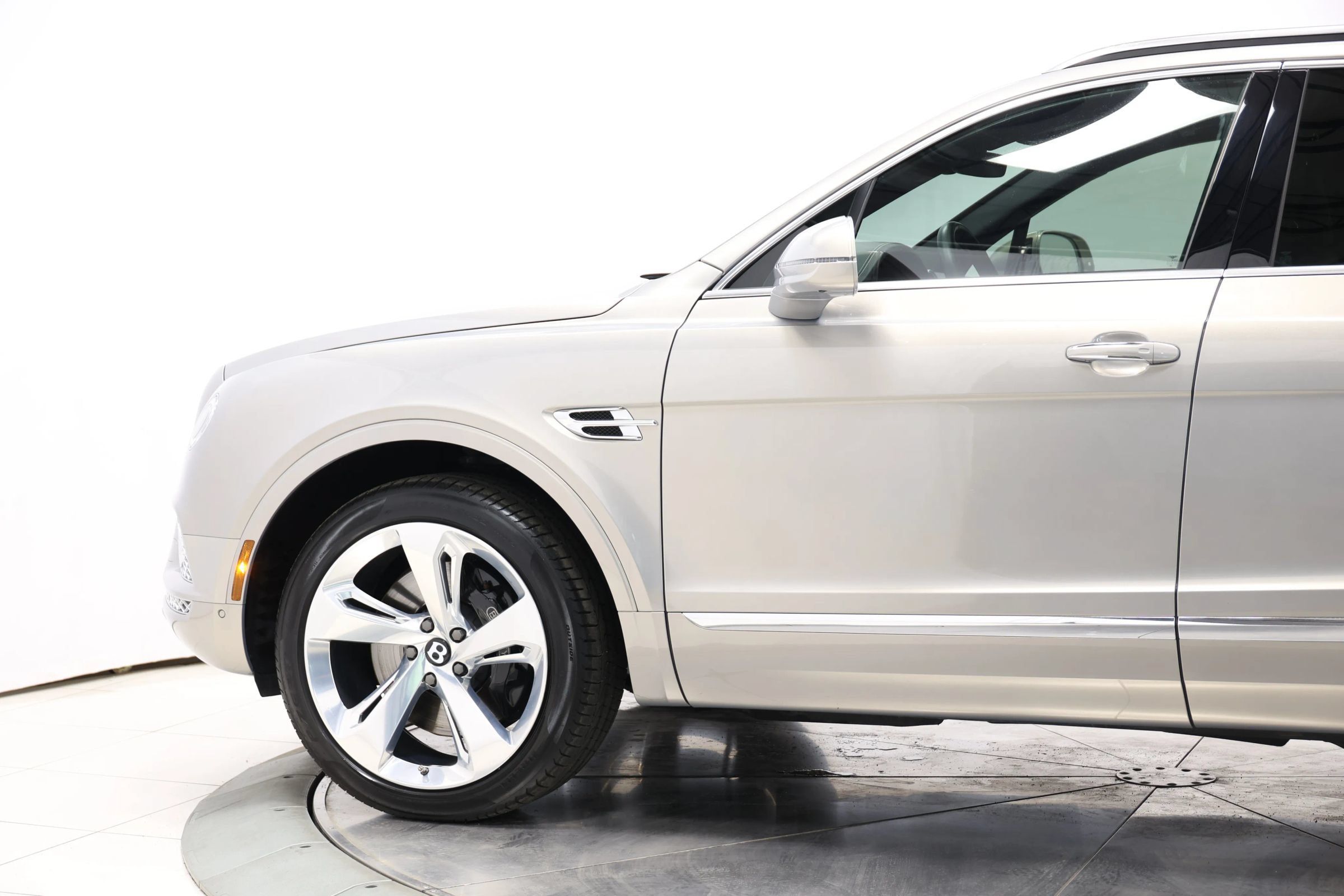 Used 2018 Bentley Bentayga Onyx Edition AWD/4WD image 8