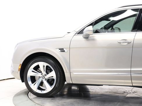 Used 2018 Bentley Bentayga Onyx Edition AWD/4WD image 8