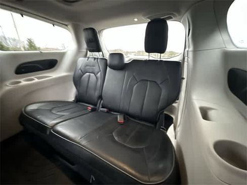 Used 2019 Chrysler Pacifica Limited w/ Advanced Safetytec Group image 22