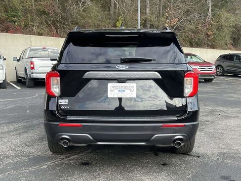 Used 2022 Ford Explorer XLT w/ Equipment Group 202A image 5