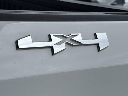 Used 2024 GMC Sierra 1500 Elevation image 10