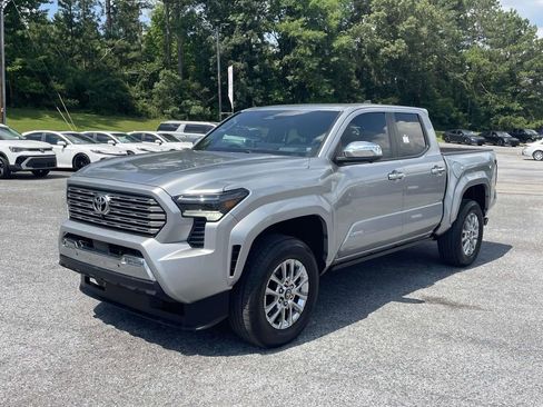 Used 2024 Toyota Tacoma Limited w/ Limited Package (LT) AWD/4WD image 5