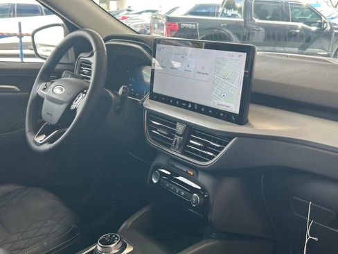 Certified 2024 Ford Escape SE w/ PHEV Premium Package image 29