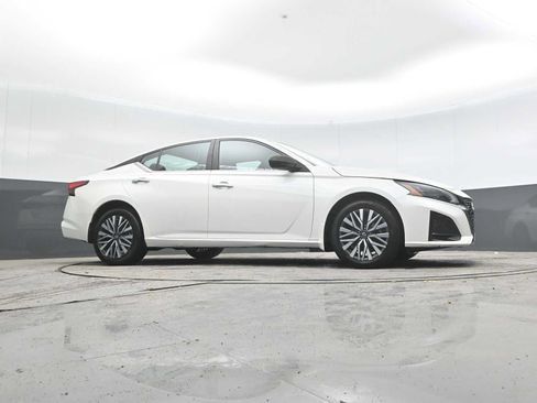 Used 2023 Nissan Altima 2.5 SV AWD/4WD image 29