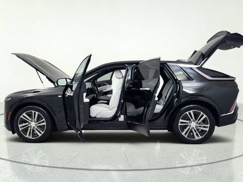 Used 2025 Cadillac Lyriq Luxury AWD/4WD image 15
