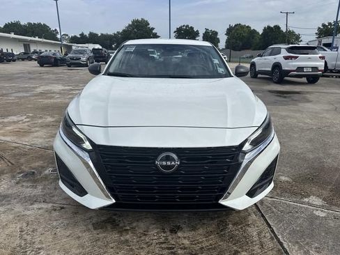 Used 2025 Nissan Altima 2.5 SV FWD image 4