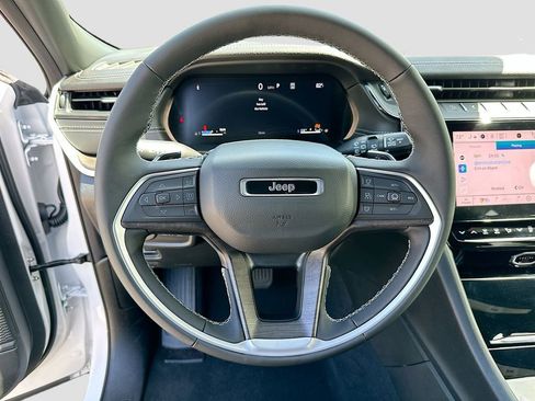 New 2026 Jeep Grand Cherokee Altitude image 11