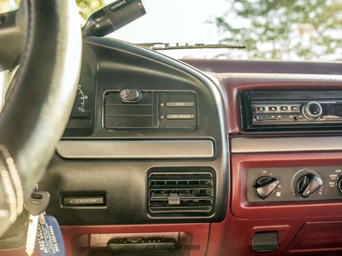 Used 1995 Ford Bronco XLT AWD/4WD image 61
