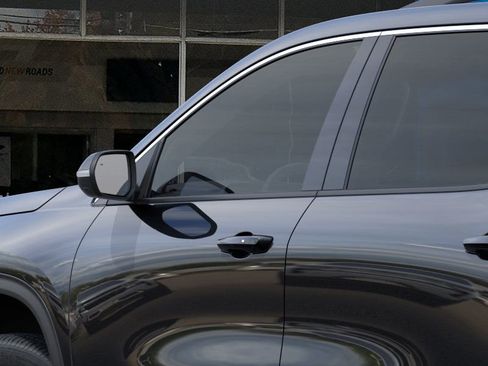 New 2025 Chevrolet Traverse LT w/ Enhanced Driving Package FWD image 36