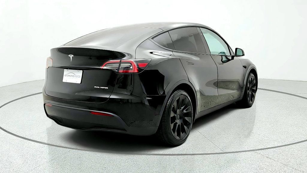 Used 2024 Tesla Model Y Long Range AWD/4WD image 5