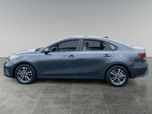 Used 2023 Kia Forte LXS w/ LXS Technology Package FWD image 2