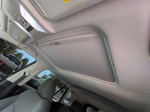 Used 2021 Toyota RAV4 XLE w/ Convenience Package FWD image 19