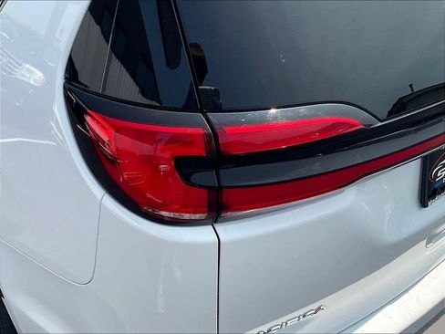 Used 2025 Chrysler Pacifica Select FWD image 23