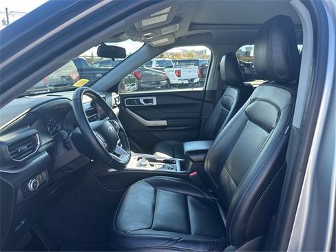 Certified 2022 Ford Explorer XLT w/ Equipment Group 202A image 9