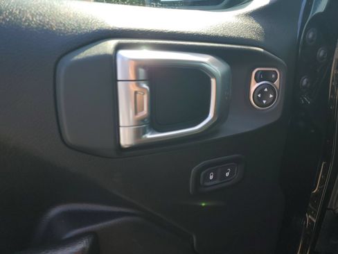 Used 2023 Jeep Gladiator Sport AWD/4WD image 19