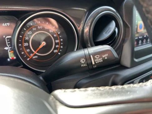 Certified 2022 Jeep Gladiator Sport AWD/4WD image 24