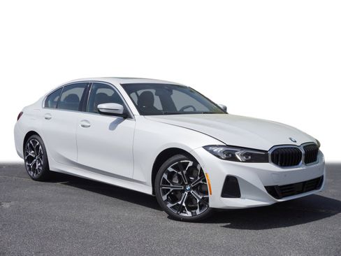 New 2025 BMW 330i Sedan w/ Convenience Package image 2