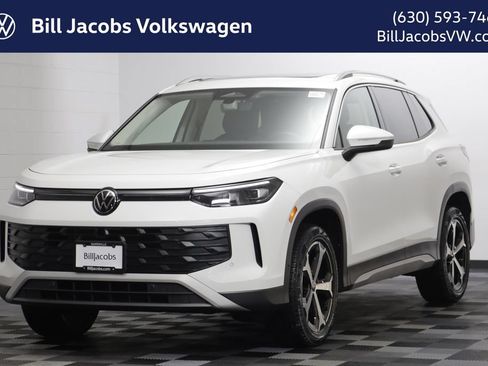 Used 2026 Volkswagen Tiguan SE w/ Panoramic Sunroof Package AWD/4WD image 1