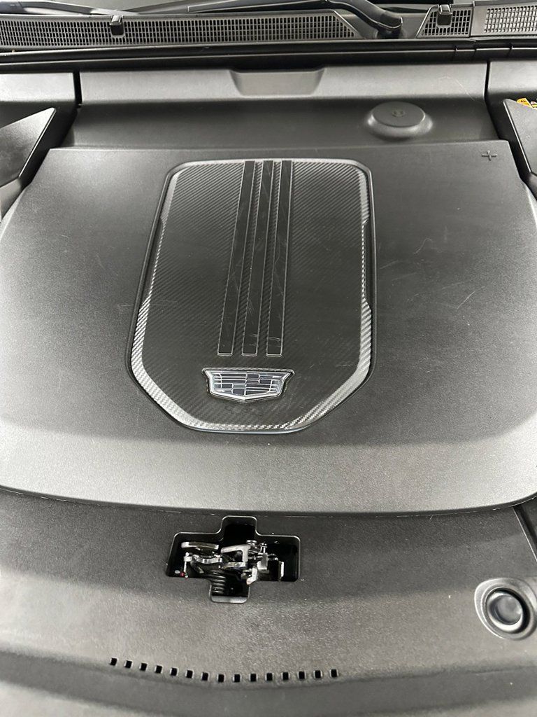 Used 2024 Cadillac Lyriq Luxury AWD/4WD image 7