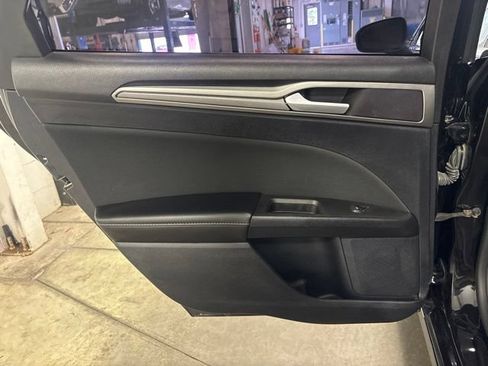 Used 2020 Ford Fusion SE FWD image 27