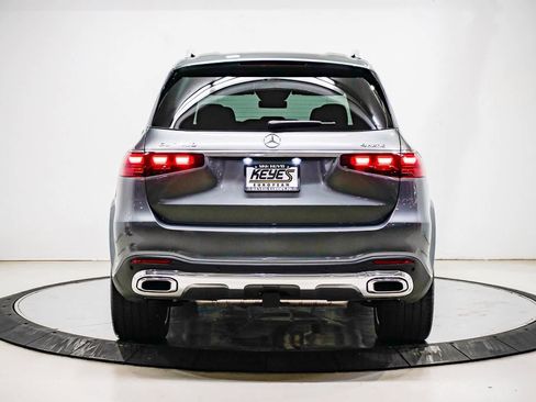 Used 2025 Mercedes-Benz GLS 450 4MATIC image 3