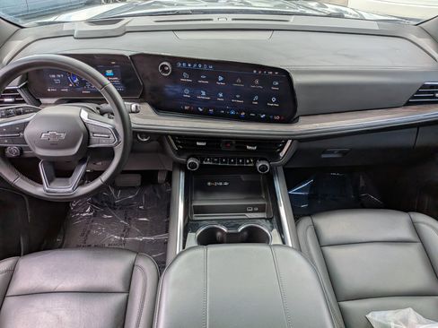 Used 2025 Chevrolet Tahoe Z71 AWD/4WD image 17