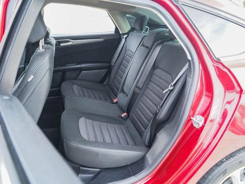 Used 2020 Ford Fusion SE image 19