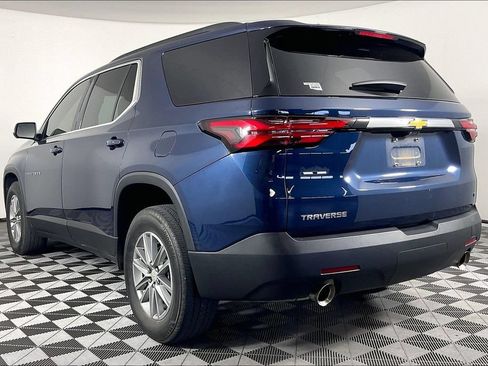 Used 2023 Chevrolet Traverse LT FWD image 2