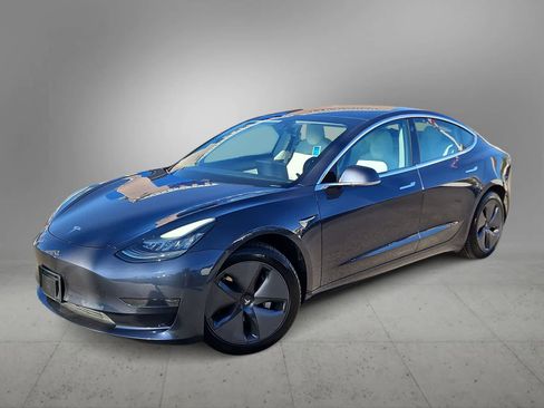 Used 2019 Tesla Model 3 Standard Range Plus image 1