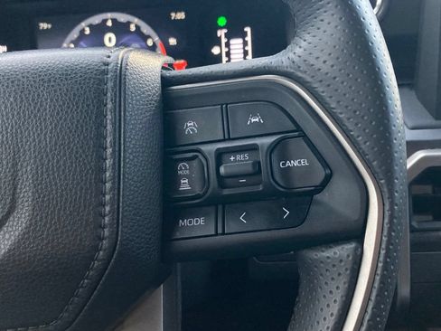 Used 2025 Toyota 4Runner SR5 AWD/4WD image 16