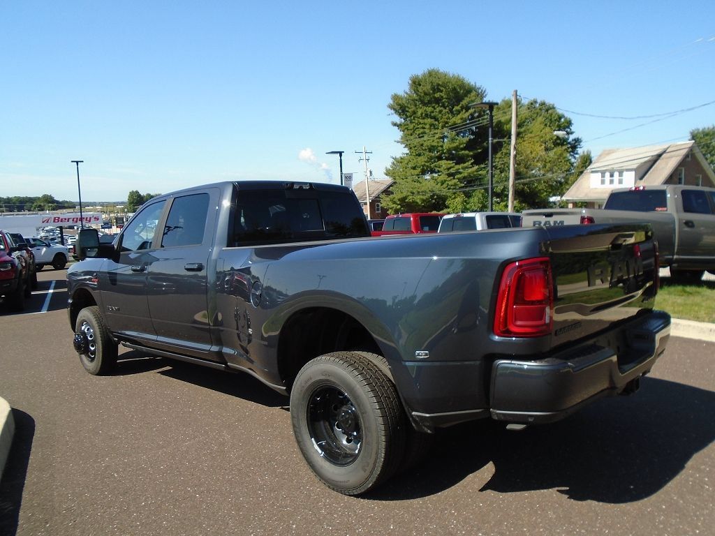 New 2026 RAM 3500 Laramie AWD/4WD image 4