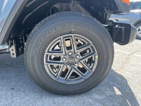 New 2025 Jeep Gladiator Sport image 41