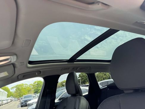 Certified 2023 Volvo XC60 B5 Plus AWD/4WD image 21