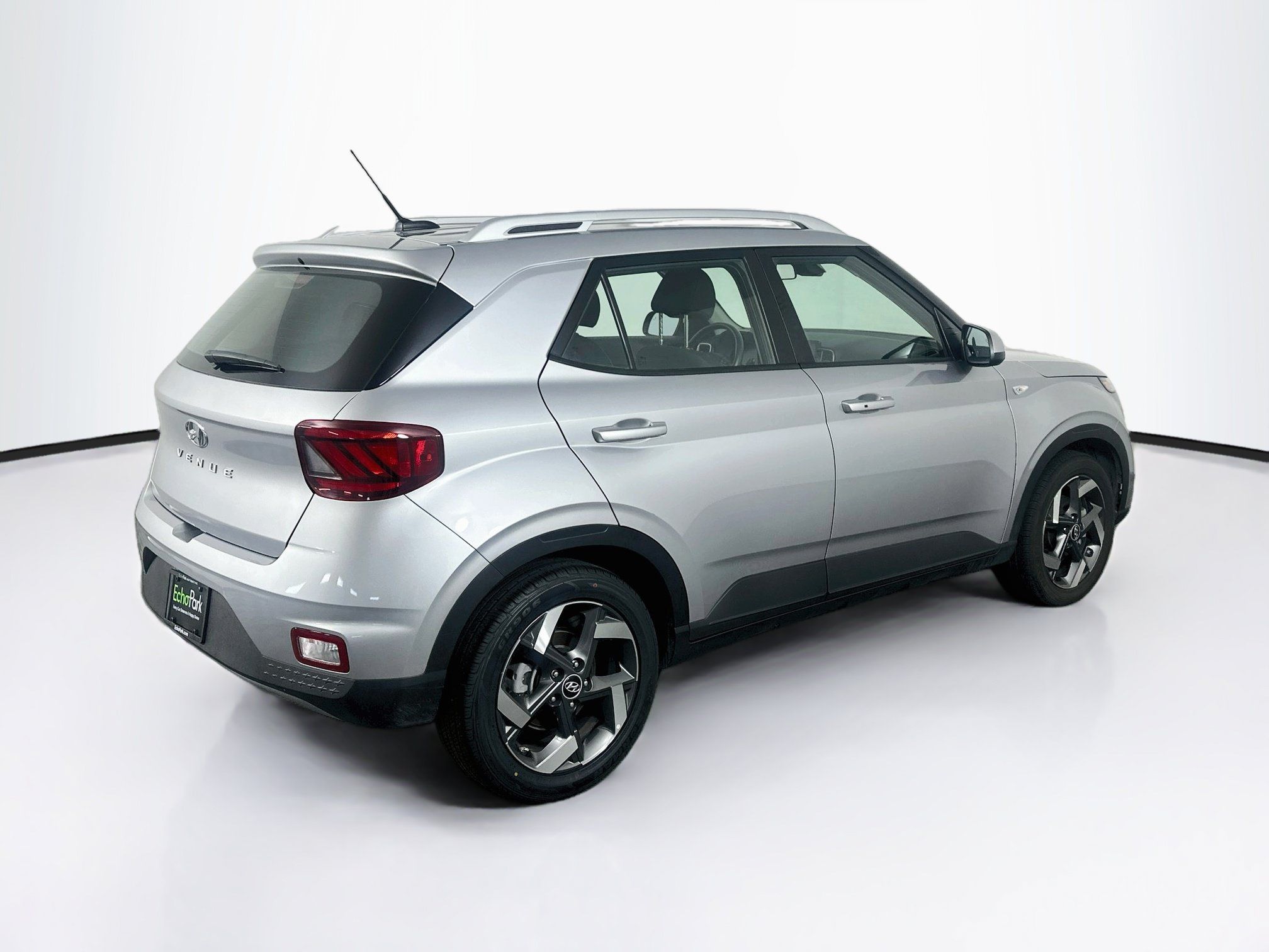 Used 2025 Hyundai Venue SEL FWD image 9