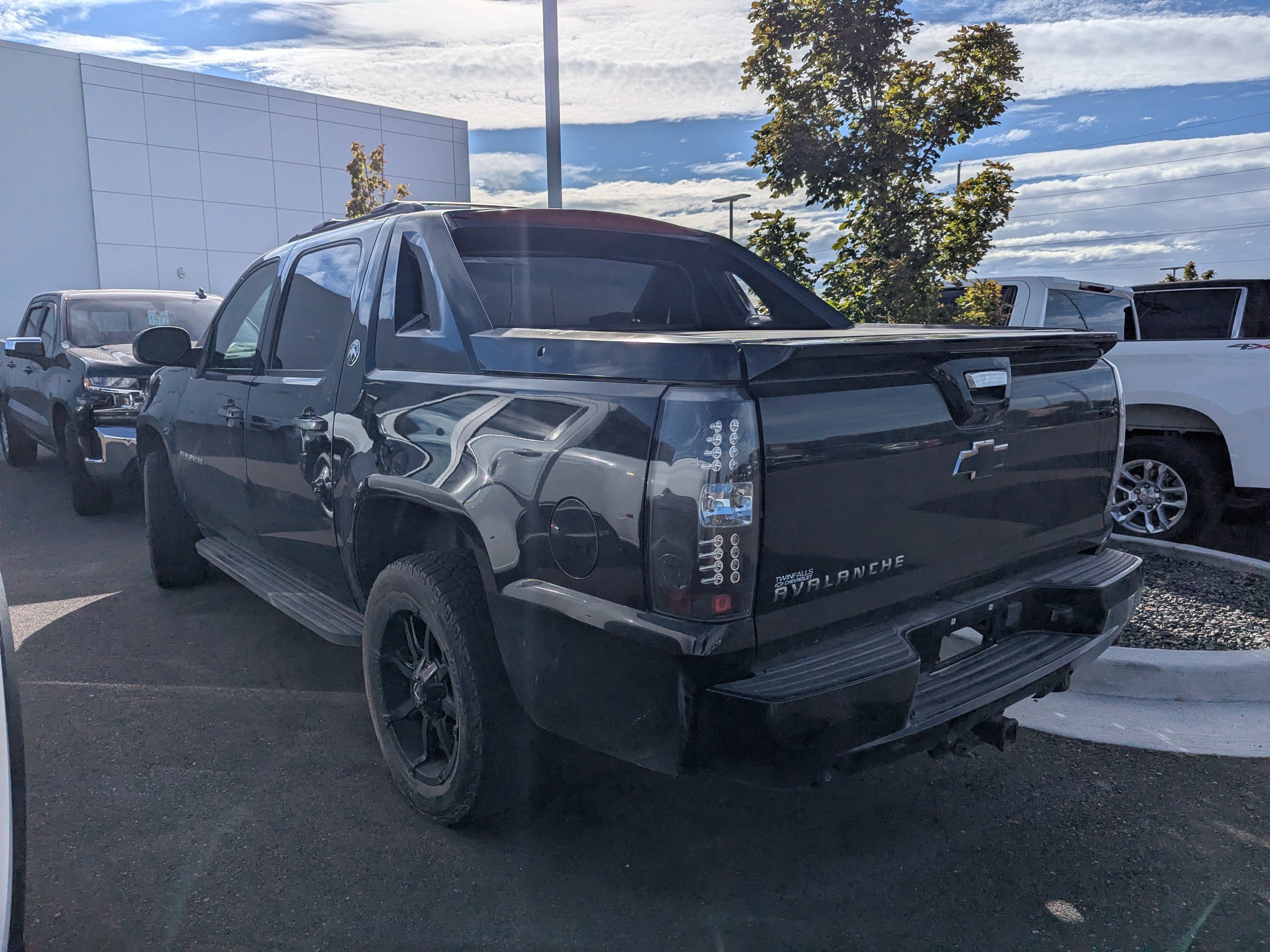 Used 2013 Chevrolet Avalanche LT w/ All-Star Edition AWD/4WD image 8