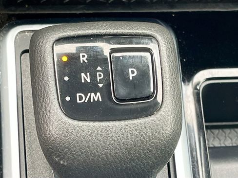 Used 2022 Nissan Pathfinder SL FWD image 17