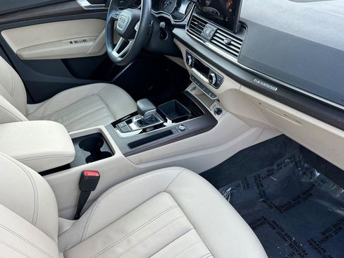 Used 2023 Audi Q5 Premium w/ Convenience Package image 16