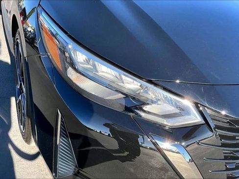 Certified 2025 Nissan Sentra SR w/ SR Premium Package image 31