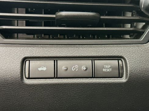 Used 2025 Nissan Altima 2.5 SV FWD image 17