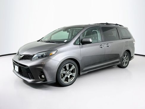 Used 2020 Toyota Sienna SE Premium FWD image 3
