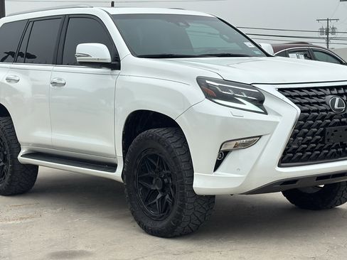Used 2023 Lexus GX 460 Premium image 3