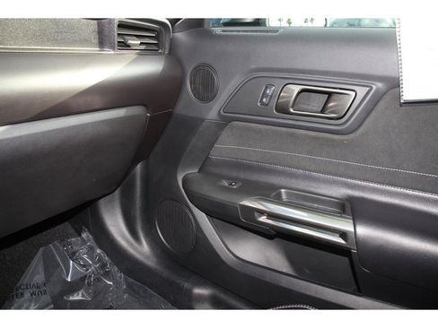 Used 2017 Ford Mustang Shelby GT350 image 8