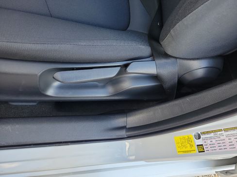 Used 2021 Toyota Corolla LE FWD image 22