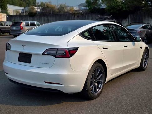 Used 2022 Tesla Model 3 Long Range AWD/4WD image 8