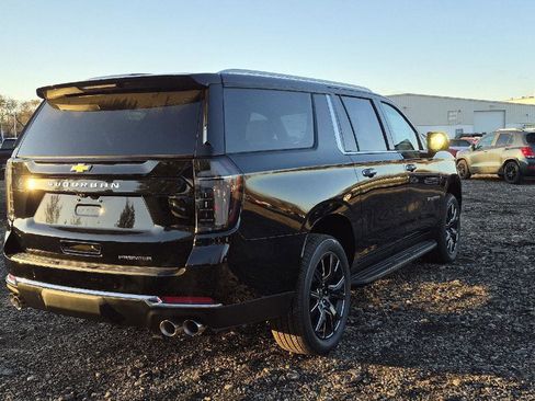 New 2026 Chevrolet Suburban Premier image 5