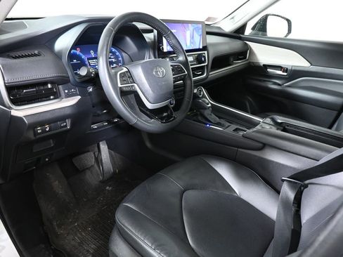 Used 2024 Toyota Grand Highlander XLE image 4