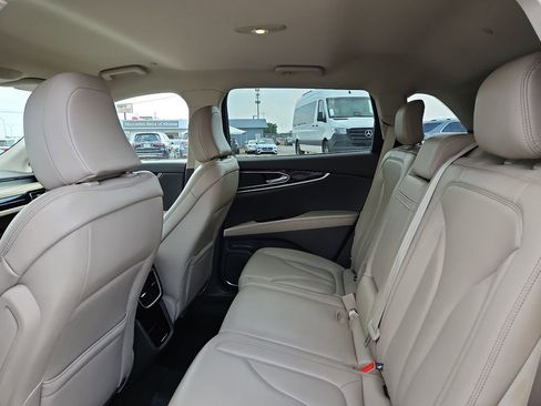 Used 2022 Lincoln Nautilus AWD w/ Premium Package image 17