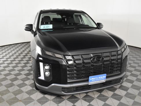 Used 2023 Hyundai Palisade SE image 3